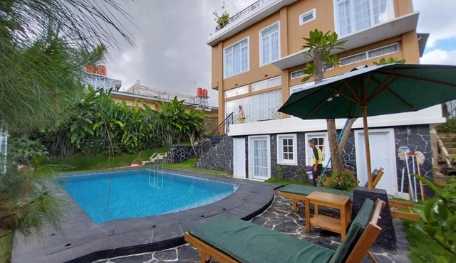 Villa puncak Bogor ala Bali in Pancawati