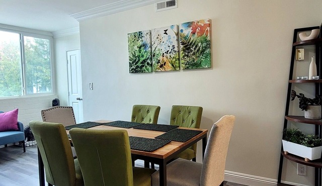 Westwood Condo 3 bedroom 2.5 bathroom condo - sleeps 10 in Los Angeles