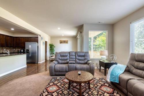 xx Quieter Villa in Everett