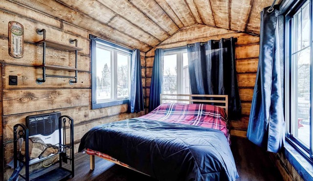 Your Cozy Cabin Retreat in Lac-des-Plages