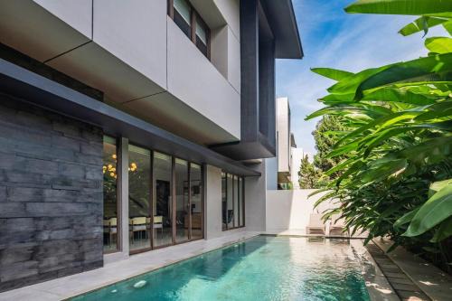 Your Luxury Villa in the South of Jakarta in Samporo