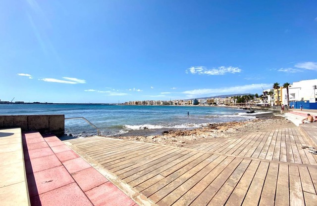 Playa de Arinaga three bedroom apartment , Wifi in Arinaga