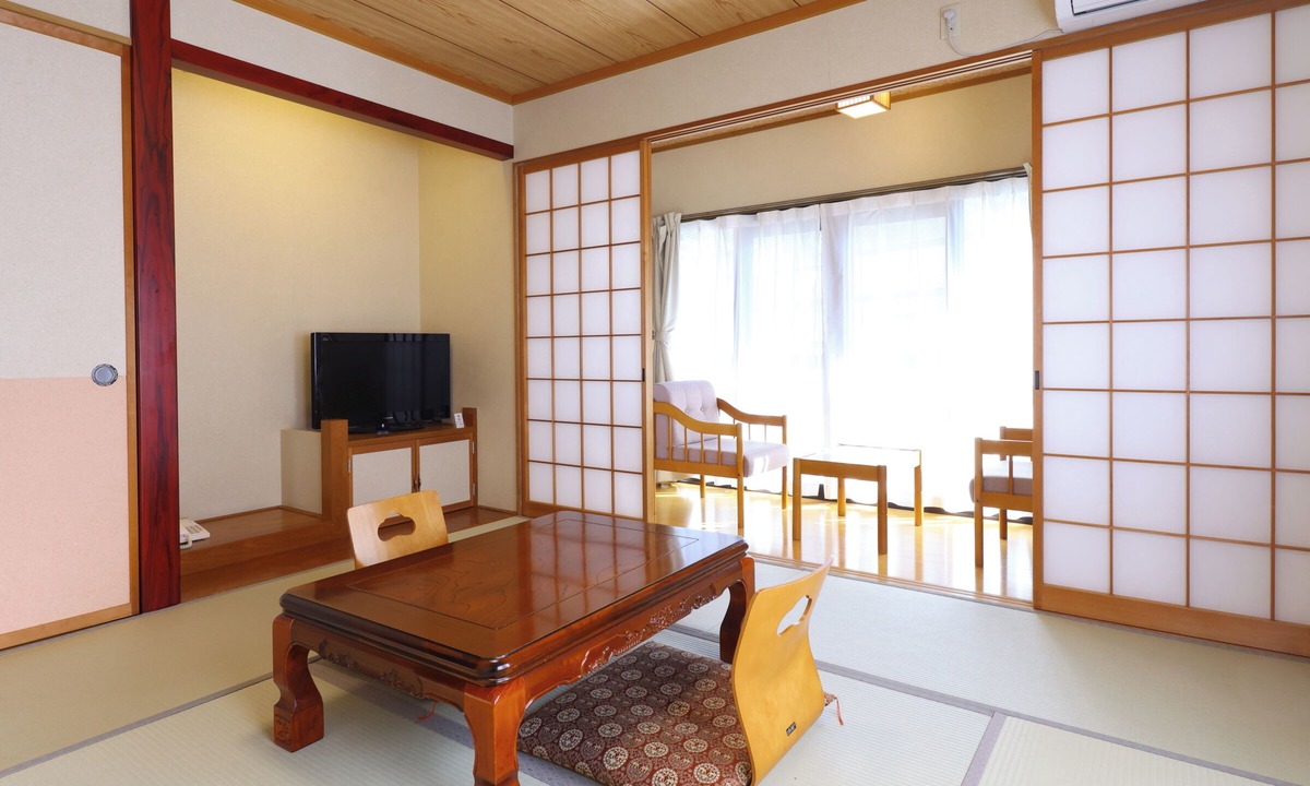 Kakeyu Hot Springs House | Kakeyu Onsen Kutsurogi No Yado Kuroiwa Ryokan