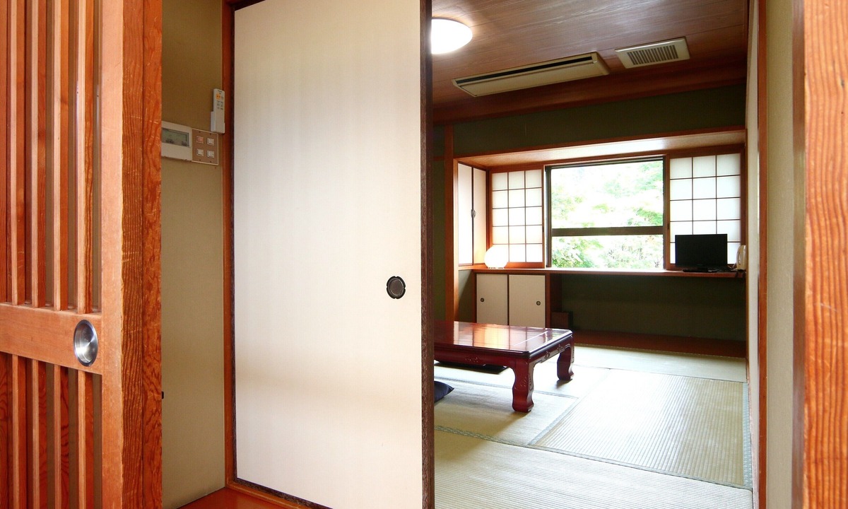 Enakyo House | Ena Toutaro