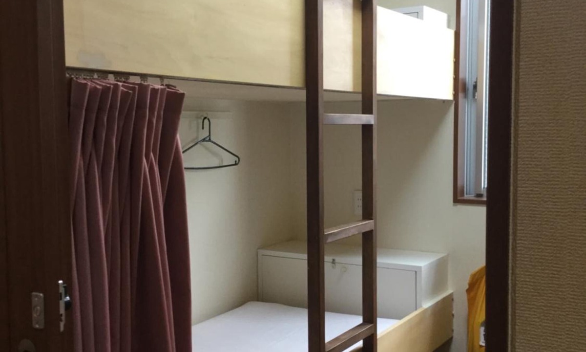 Hyakunincho Hostel | Yamate Rest House - Hostel, Caters to Men
