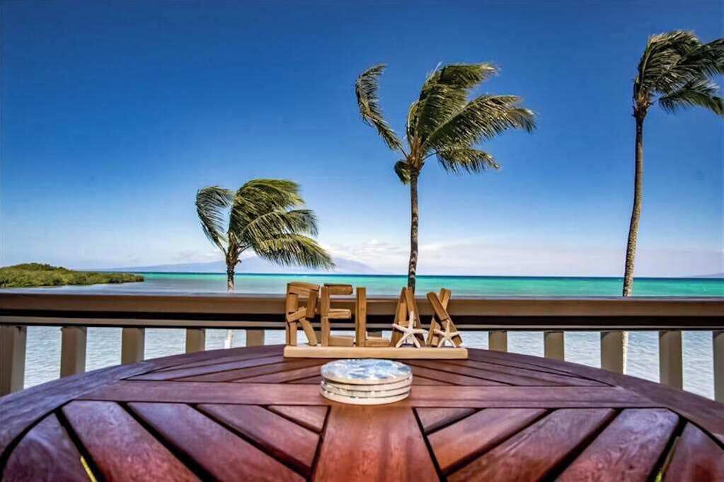 Ualapue Condo | Take In Water Views from a Third-Floor Oceanfront Condo with Pool