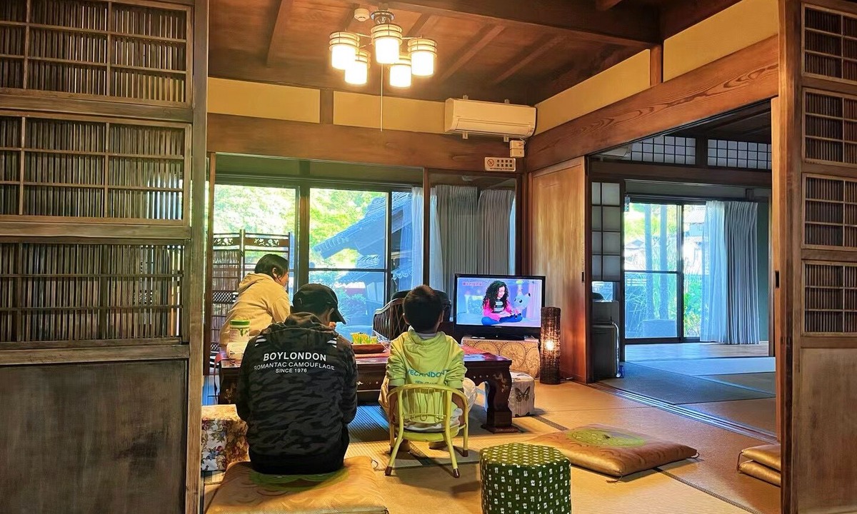 Kani House | 107 year old house, 100 year old townhouse. Convenience store, pharmacy, supermarket within 2 minutes walk. Groups of 20 people can stay. Natural hot spring within 5 minutes drive, seafood market, tourist attractions Inuyama Castle and Meiji Village nearb