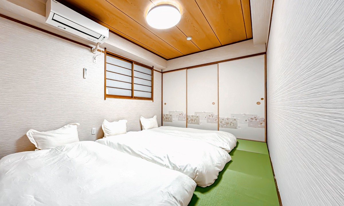 Itabashi Apartment | Traditional Meets Modern | 110㎡ Tokyo Home | Train 5min to Ikebukuro | Sleeps 11