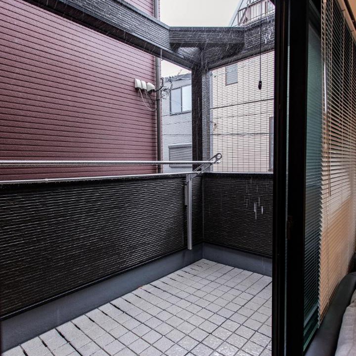 Nishinari Villa | New! Direct access to Namba 静和-旅タイム旭白 鶴見橋商店街近く 3階建て一棟貸切 バスルーム2つ 大型ガレージ付