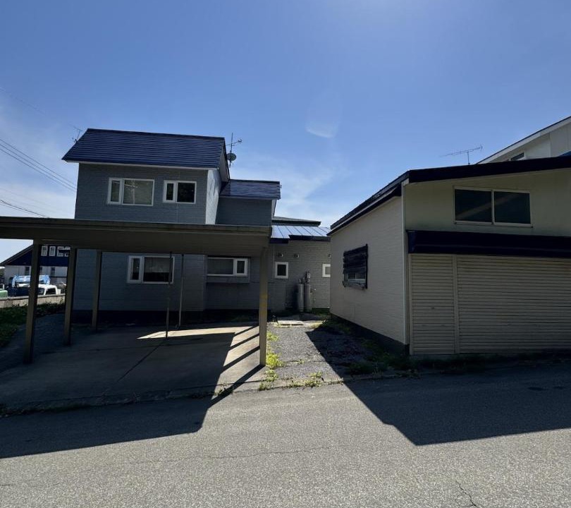 Mutsu Apartment | A beautiful house in Mutsu City 11 people3 bathtubs parking for 4 cars 20 minutes to the city
