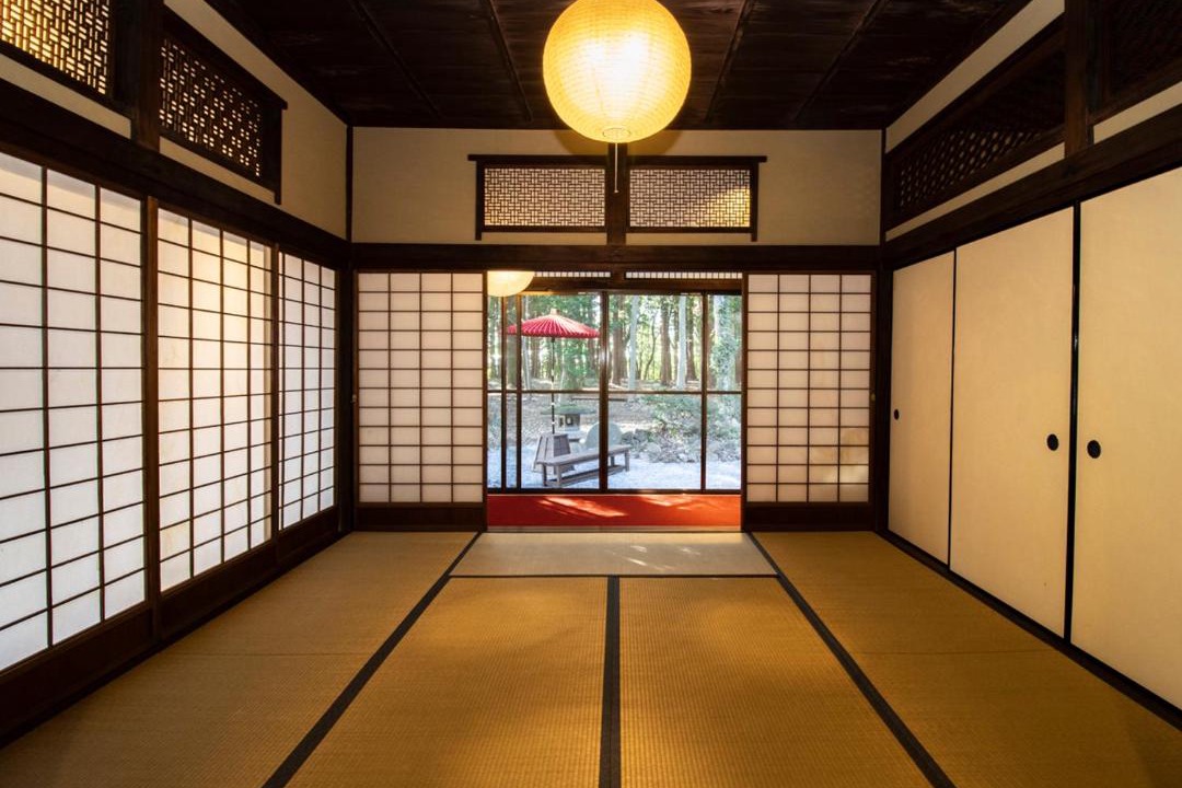Koga Apartment | 伝統とモダンが溶け合う侍ルーツの古民家 kominka翠 sui