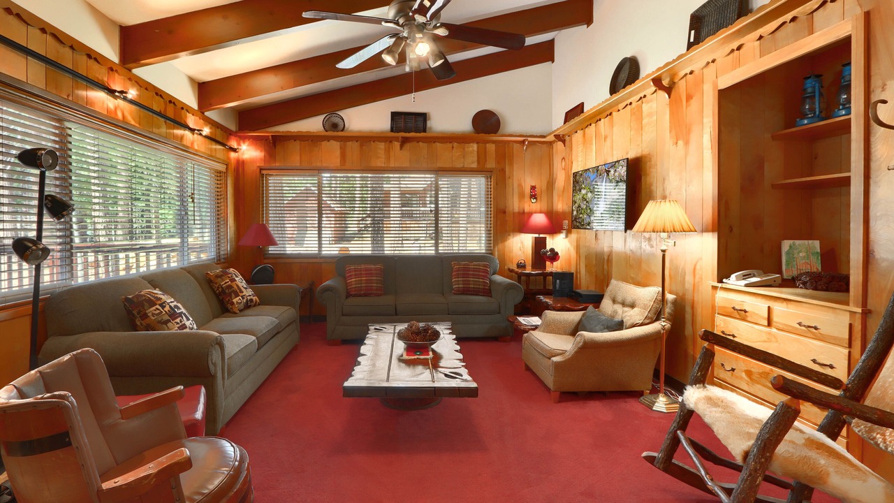 Photo of Livingroom in North Wawona