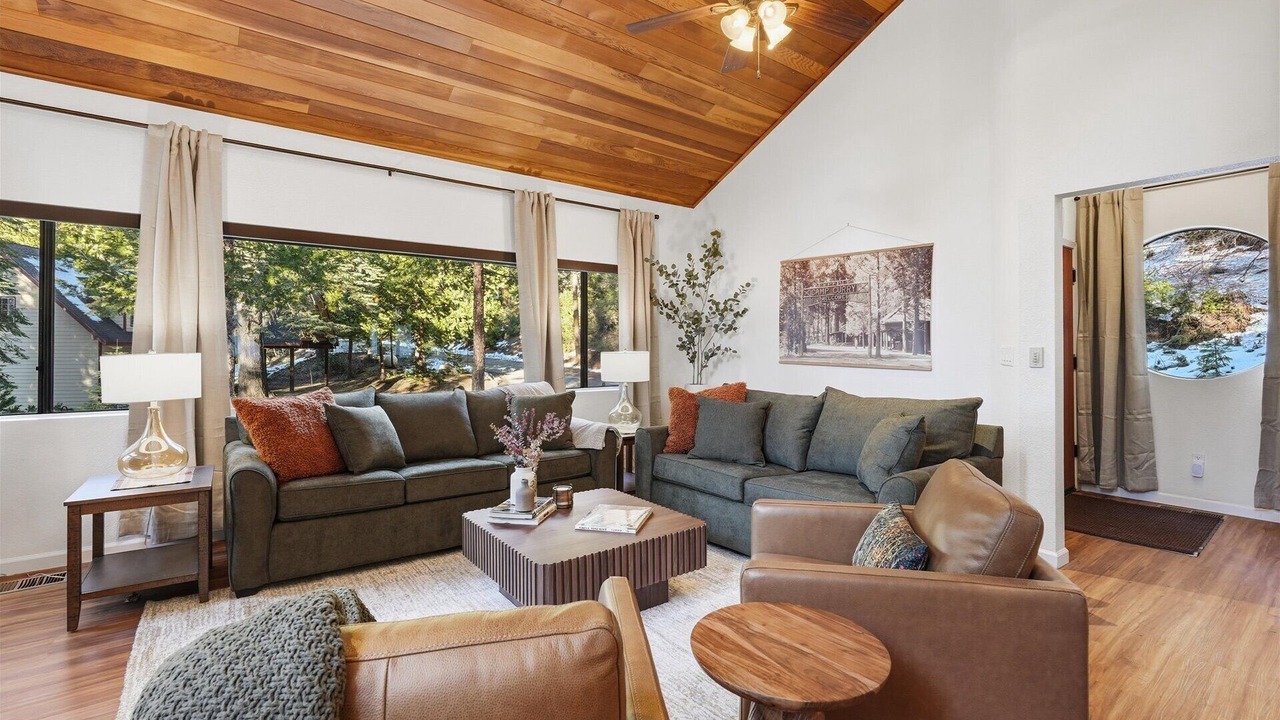 Photo of Livingroom in Yosemite West