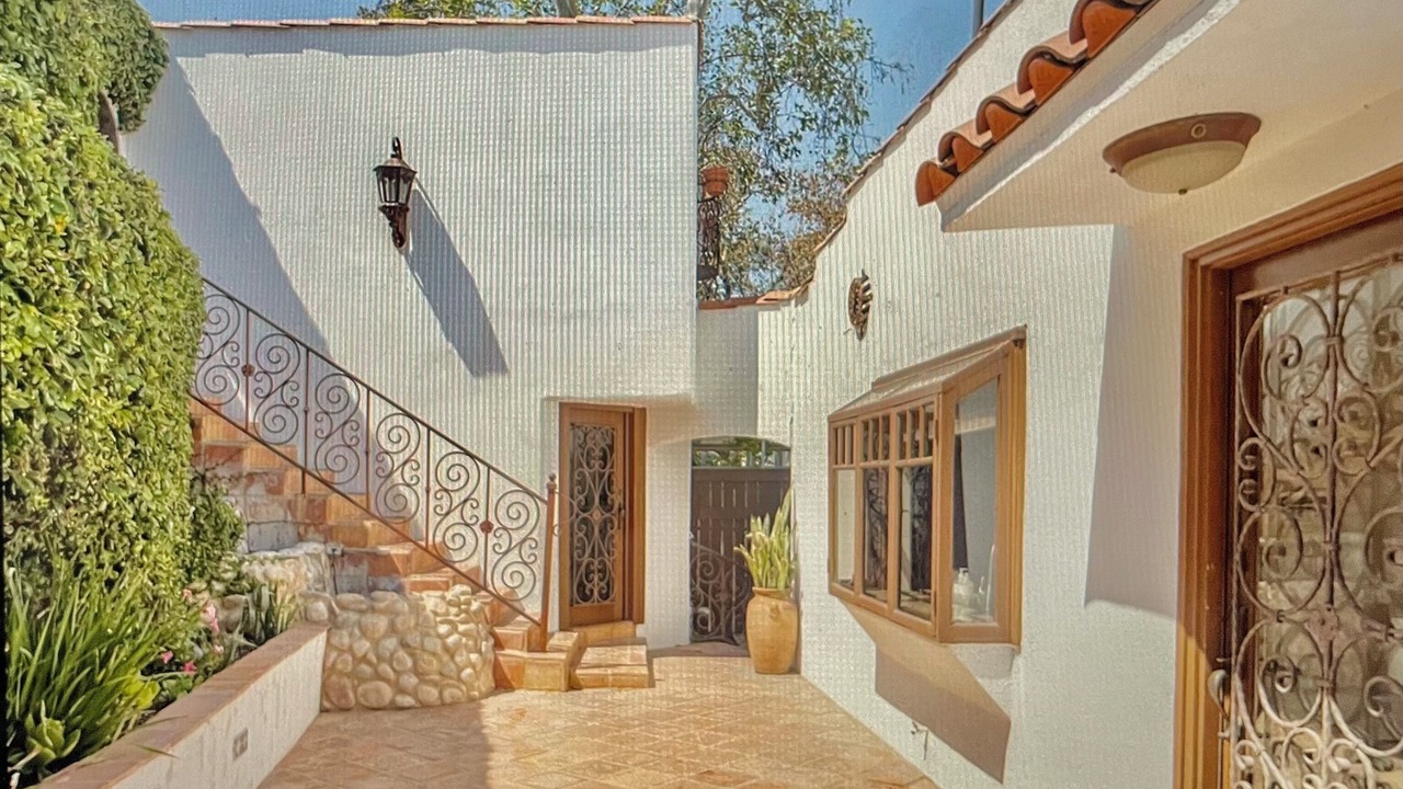 Photo of Outdoor in Hollywood Heights