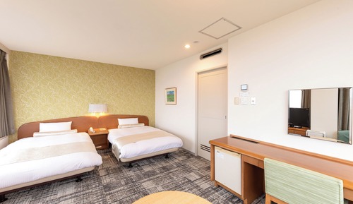 Corner Twin Room, Non Smoking (Please book as an adult if your child needs a bed)