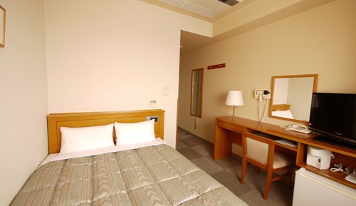 Semi Double Room, Smoking