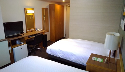Twin Room, Smoking