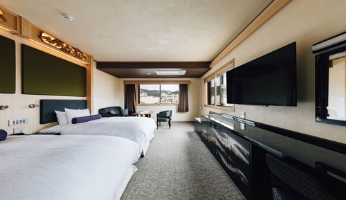 Premium Twin Room, City View, Corner