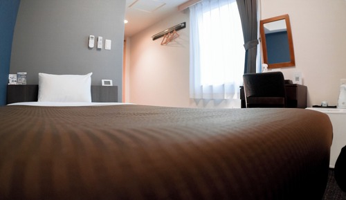 Single Room, Smoking