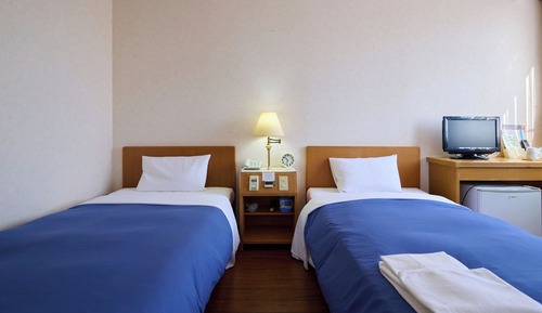 Twin Room, Smoking