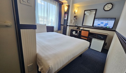 Economy Room, Smoking