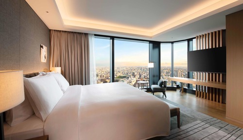 Premium Suite, 1 King Bed, Corner