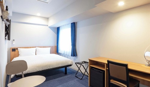Double Room, Smoking