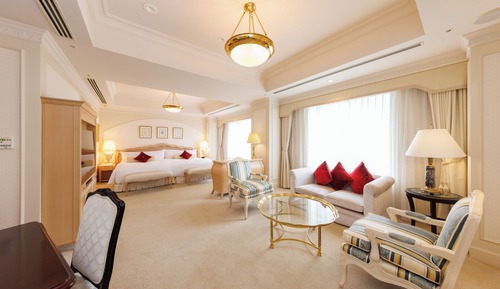 Junior Suite Double + 2 Extra Beds, Non Smoking,Club Lounge Access