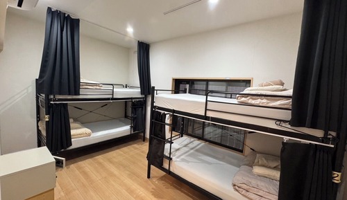 Shared Dormitory, Men only