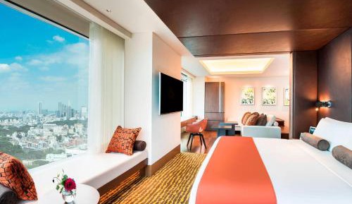 One-Bedroom Kioi Suite with King Bed and Club Lounge Access