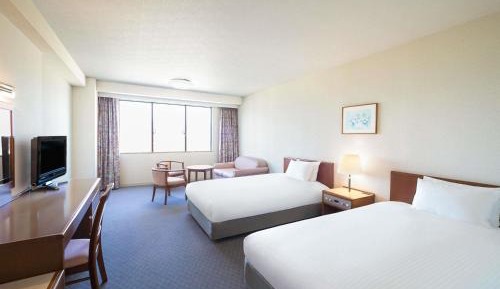 Executive Junior Twin Suite with Four Extra Beds and Mountain View
