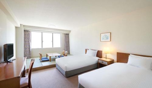 Executive Family Japanese-Western Suite with Two Single Beds, Four Futon Beds and Mountain View