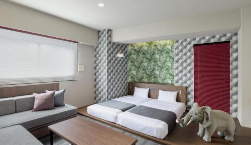 Superior Family Room with Projector and Washing Machine