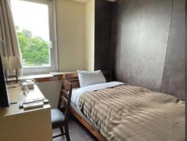 Single Room with Shared Bathroom Non Smoking