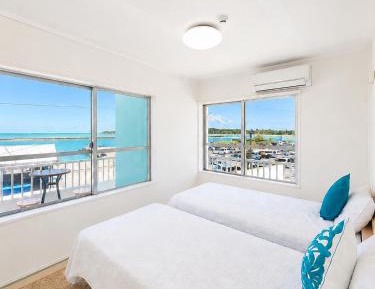 Standard Twin Room with Sea View