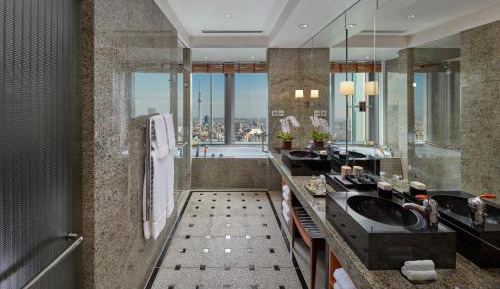 Mandarin Corner King Suite