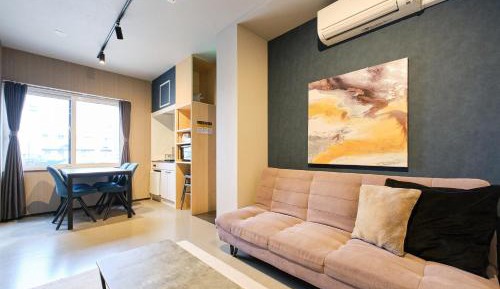 Family Room with Shower Room1