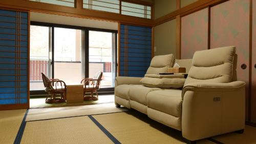 Twin Room with Private External Bathroom
