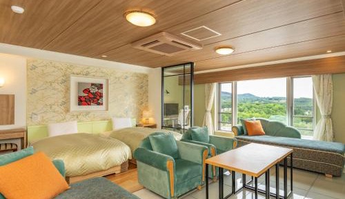 Corner Deluxe Room with Shower - Non-Smoking - East Building