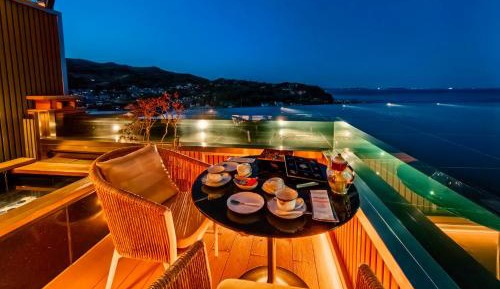 Deluxe Double Room with Balcony and Sea View