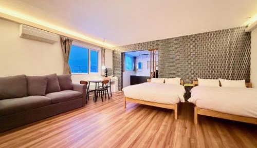 Deluxe Family Suite