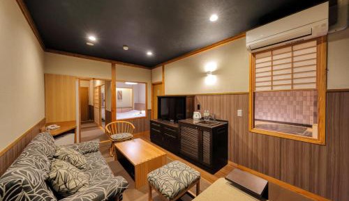 Renovated Japanese-Western Style Room, Capacity: 4 People, with Private Bath, 45 sqm