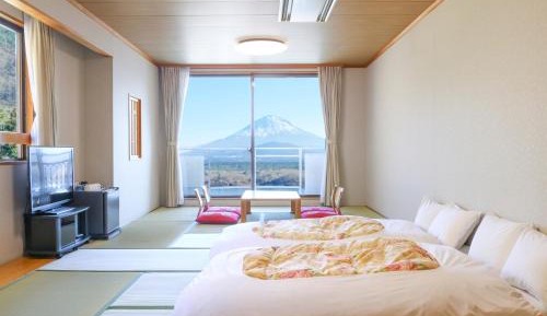 Family Room with Mountain View