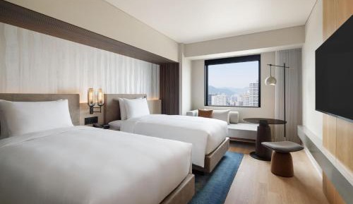 Corner Twin Room