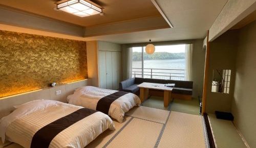 Japanese-Style Twin Room with Lake View-High Floor - Non-Smoking