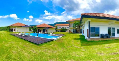 Villa - Beach Front