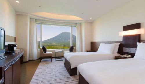 Deluxe Family Room with Mountain View