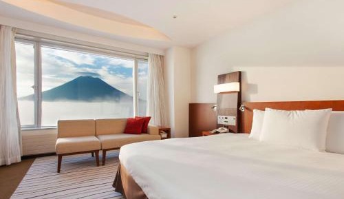 Deluxe King Room with Mount Yotei View