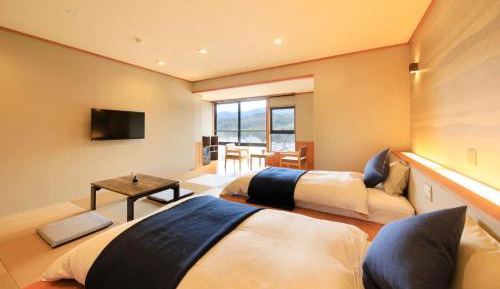 Twin Room with Bath