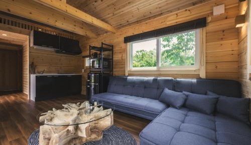 Trailer House Suite 